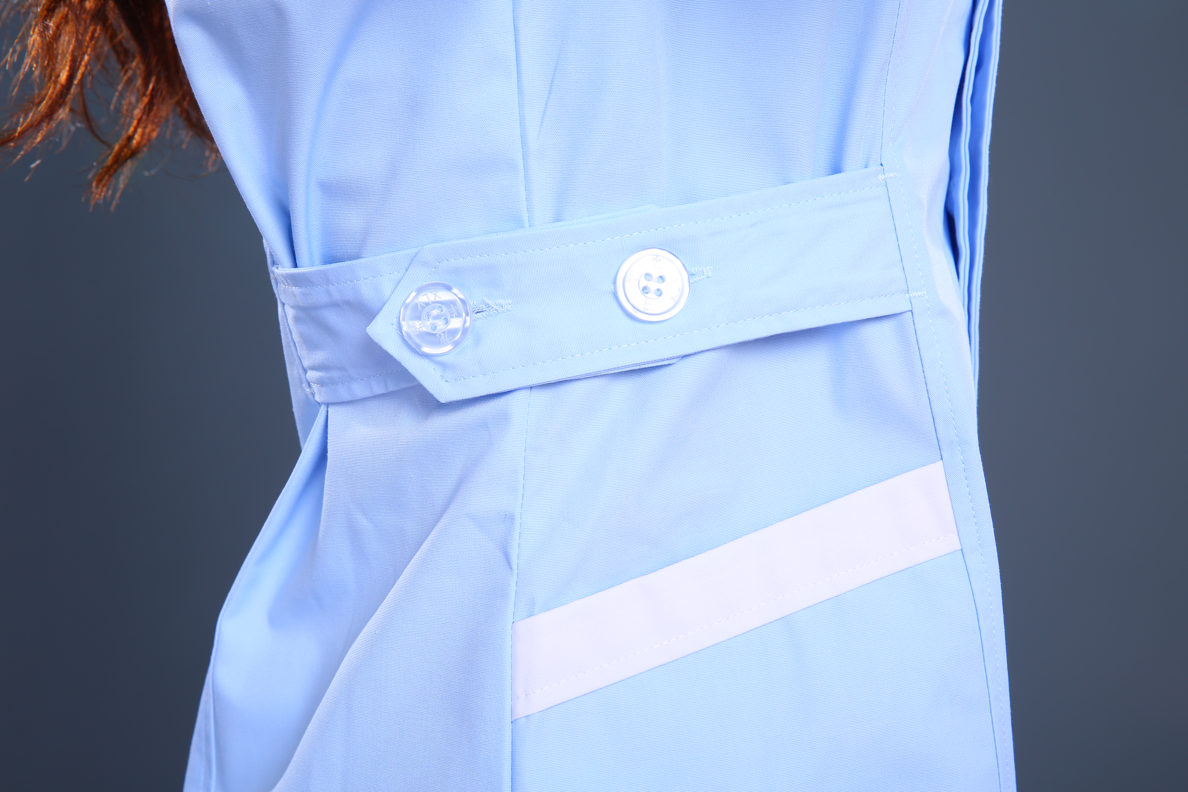 淺藍色護士制服細節