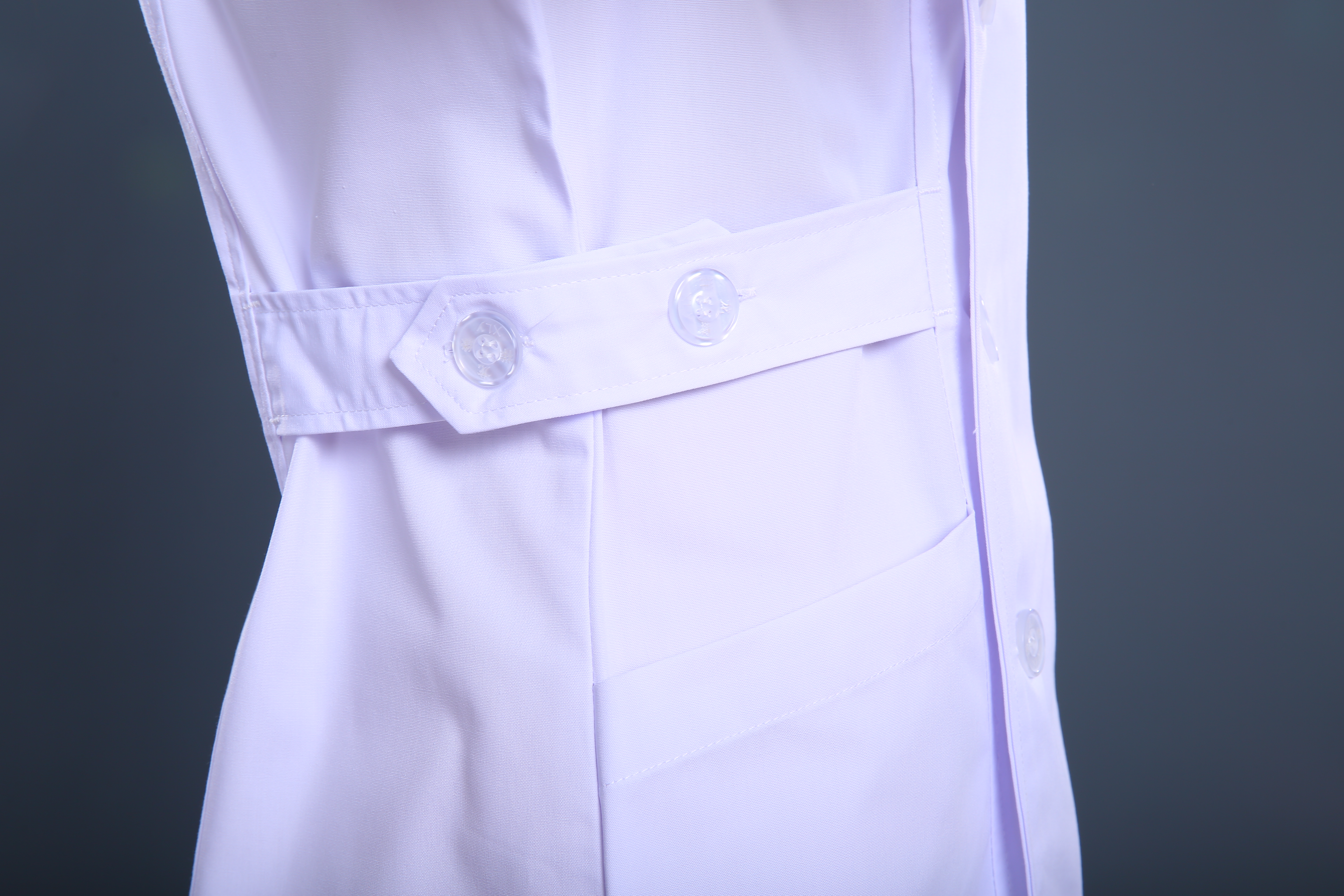 白色護士制服細節