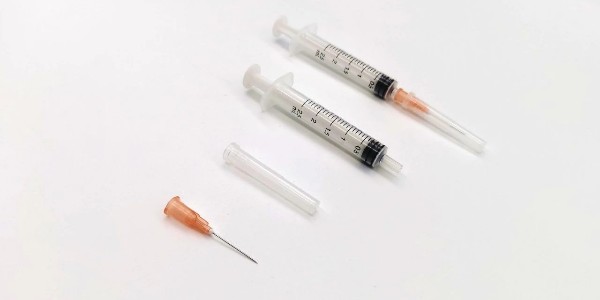 普通注射器是根據什么原理注射的