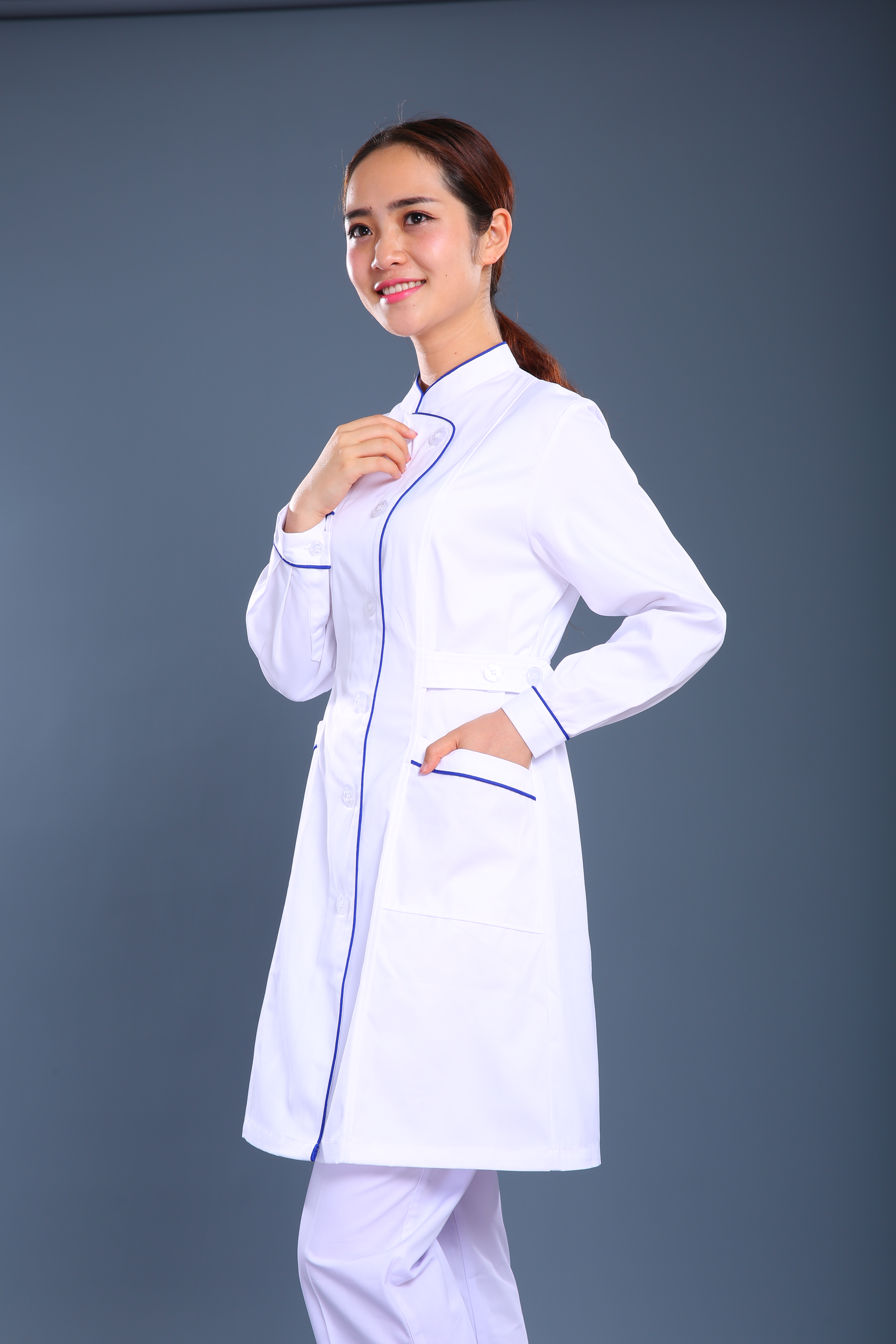 白色長(cháng)款護士制服
