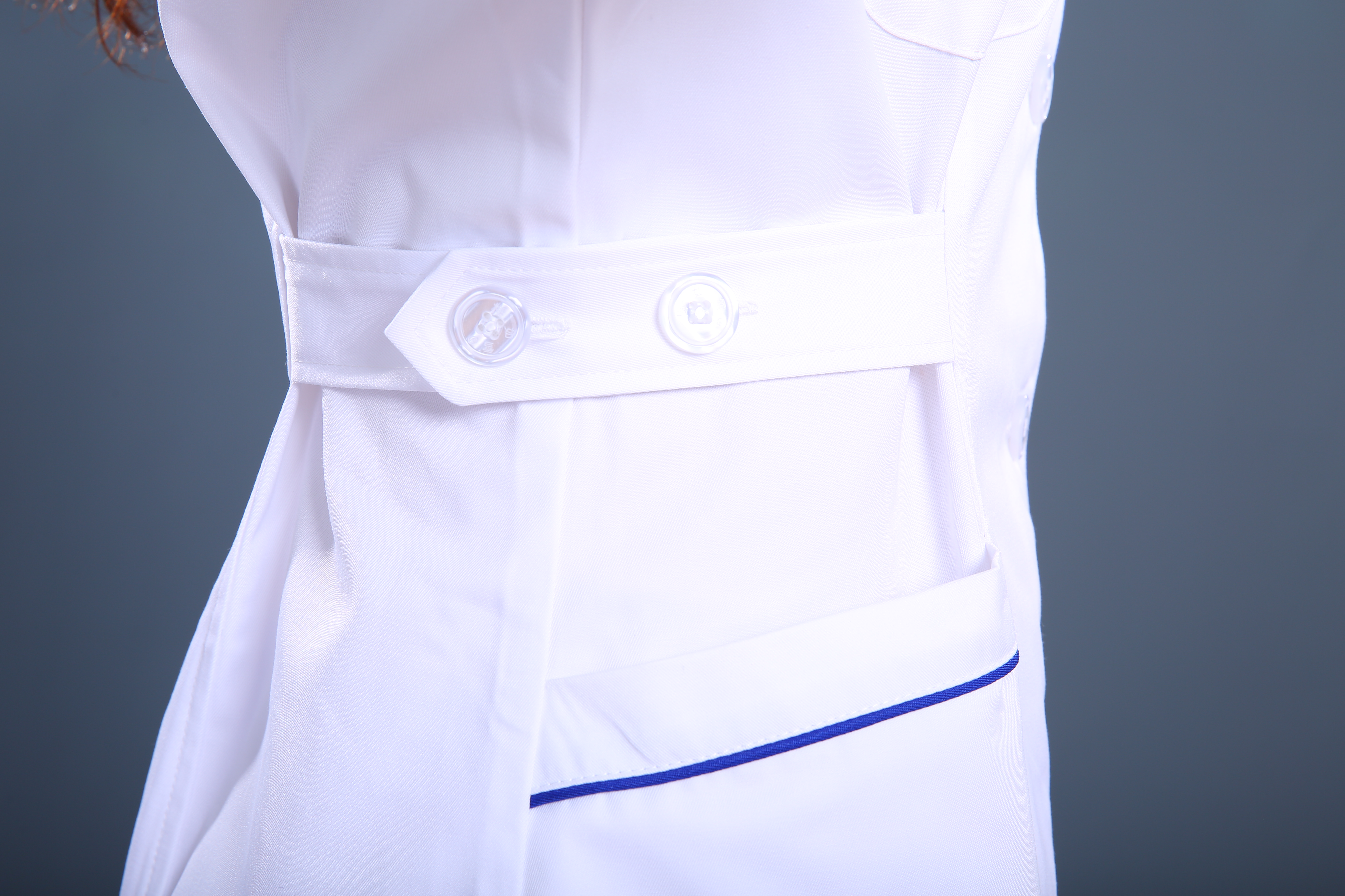 白色長(cháng)款護士制服